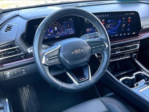 Used 2025 Chevrolet Traverse Z71 AWD/4WD image 17