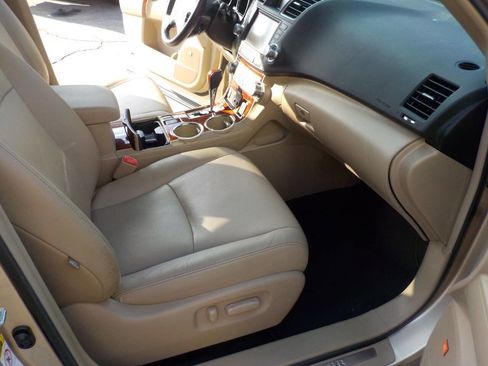 Used 2012 Toyota Highlander Limited w/ Tow Pkg image 14