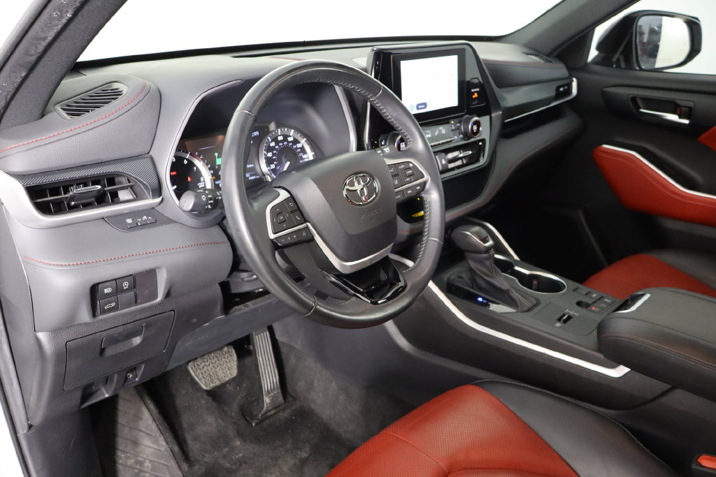 Used 2023 Toyota Highlander XSE FWD image 25