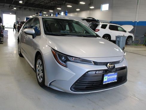Used 2023 Toyota Corolla LE FWD image 4