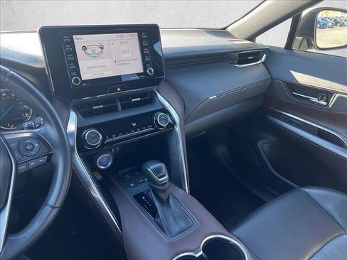 Certified 2021 Toyota Venza XLE w/ Carpet Mat Package (TMS) image 15