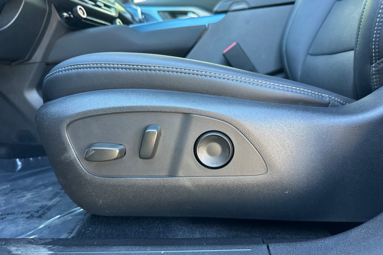 Used 2024 Chevrolet Equinox EV LT w/ LPO, All-Weather Mat Package FWD image 13
