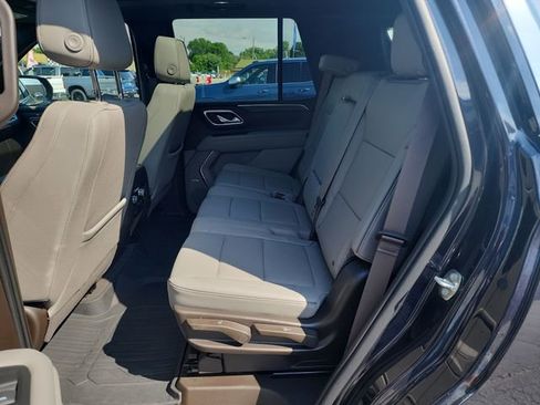 Used 2023 GMC Yukon SLT w/ SLT Luxury Package AWD/4WD image 32