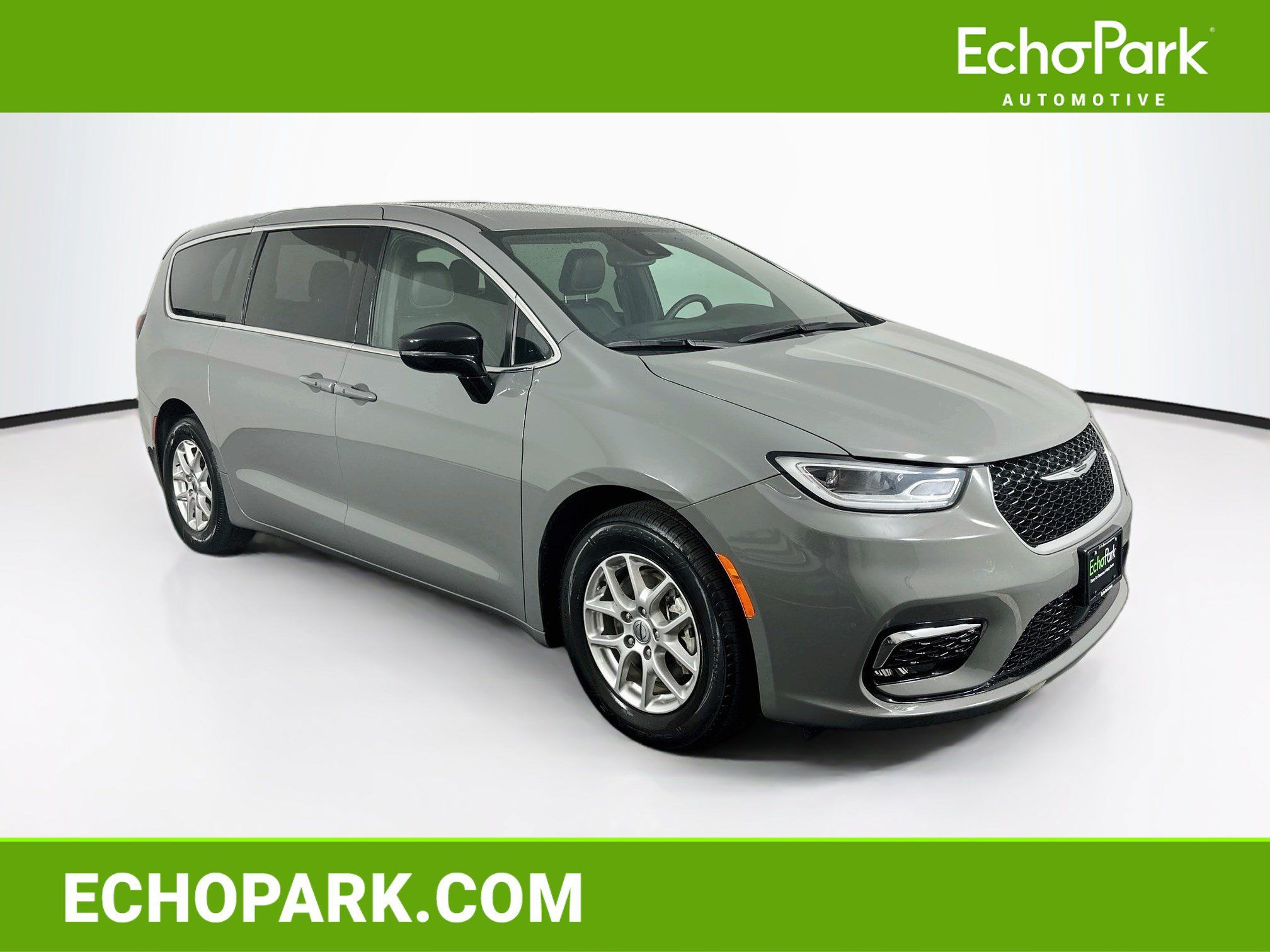 Used 2025 Chrysler Pacifica Select FWD image 1