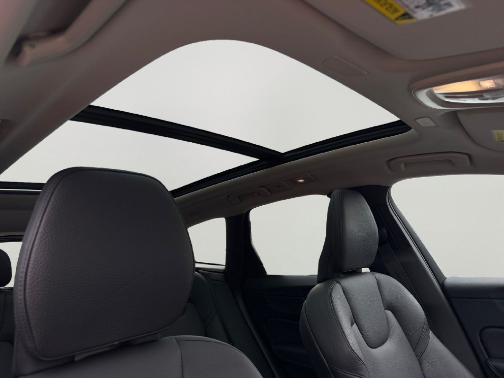 Certified 2024 Volvo XC60 T8 Plus w/ Climate Package AWD/4WD image 7