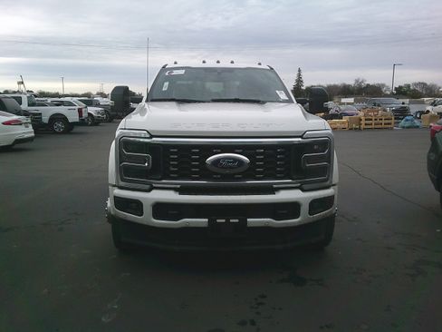 Used 2025 Ford F450 Platinum w/ FX4 Off-Road Package image 3