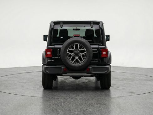 Used 2025 Jeep Wrangler Sahara image 7