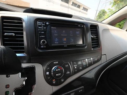 Used 2014 Toyota Sienna LE AWD/4WD image 15