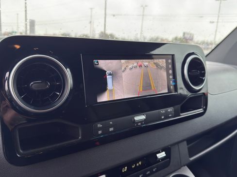 Used 2024 Mercedes-Benz Sprinter 2500 image 19