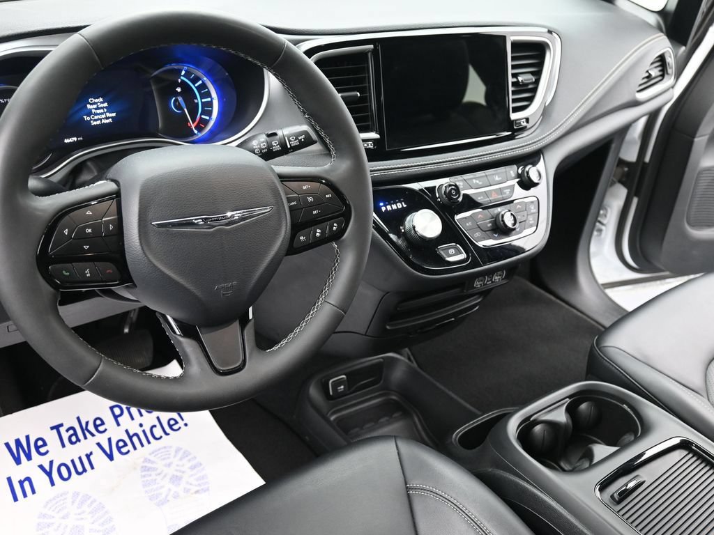 Used 2024 Chrysler Pacifica Limited FWD image 15