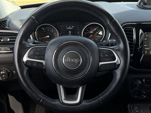 Used 2019 Jeep Compass Latitude FWD image 13