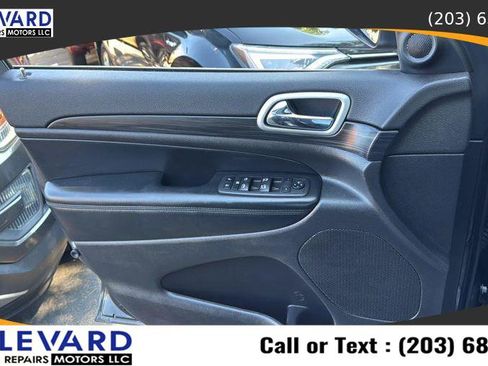 Used 2020 Jeep Grand Cherokee Laredo image 24