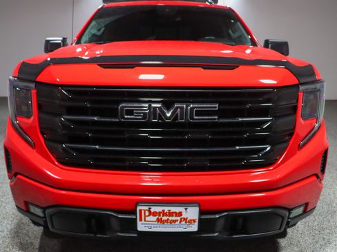 Used 2023 GMC Sierra 1500 Elevation w/ Preferred Package AWD/4WD image 4