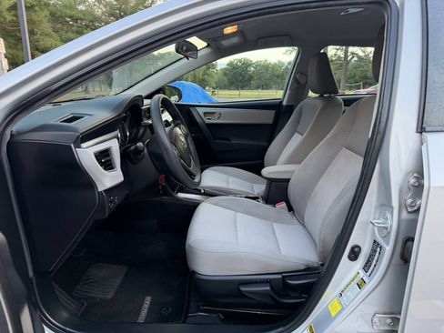 Used 2015 Toyota Corolla LE FWD image 9