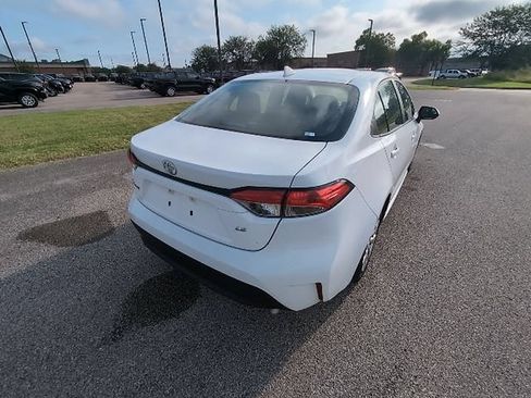 Certified 2025 Toyota Corolla LE FWD image 5