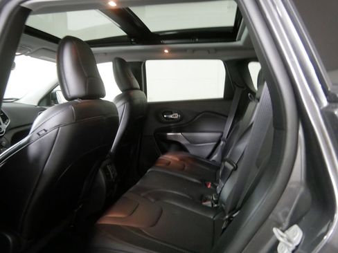 Used 2022 Jeep Cherokee Limited image 19