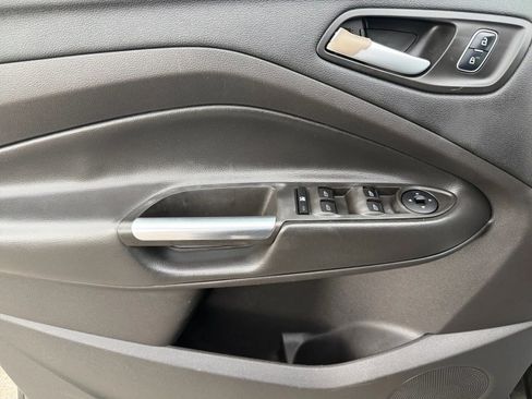 Used 2017 Ford Escape SE image 17