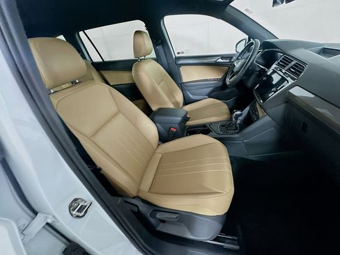 Used 2024 Volkswagen Tiguan SE image 30