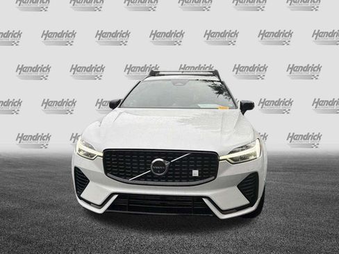 Used 2023 Volvo XC60 B5 Ultimate w/ Climate Package FWD image 3