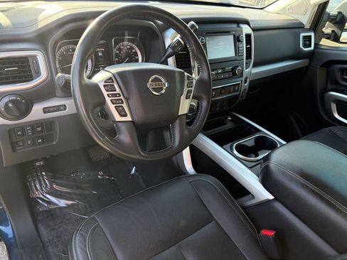 Used 2018 Nissan Titan PRO-4X w/ Pro-4x Convenience Package AWD/4WD image 2