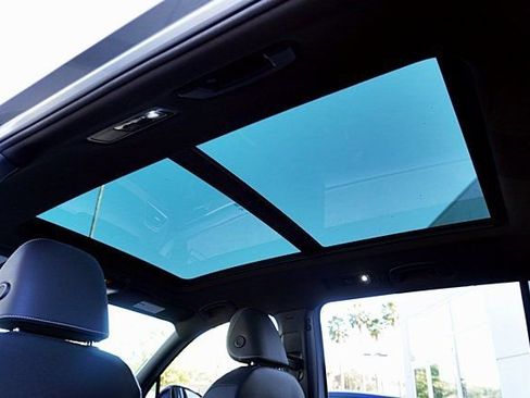 Used 2023 Volkswagen Tiguan SE R-Line image 17