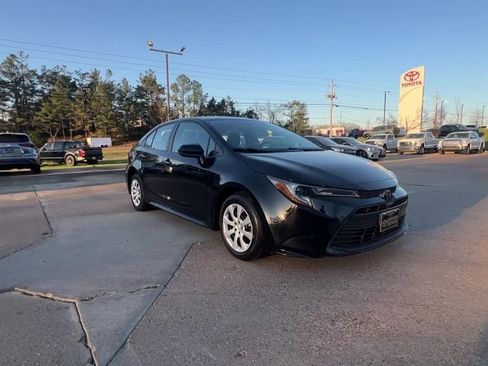 Used 2024 Toyota Corolla LE image 8