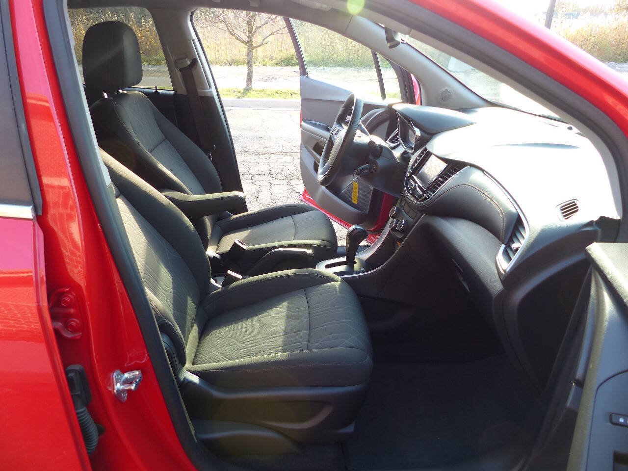 Used 2020 Chevrolet Trax LT FWD image 41