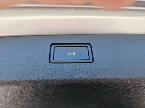 Certified 2026 Volkswagen Tiguan SE AWD/4WD image 21
