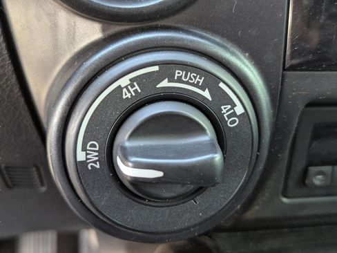 Used 2024 Nissan Titan PRO-4X w/ Pro-4x Convenience Package image 35