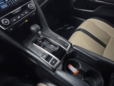 Used 2018 Honda Civic Touring image 27