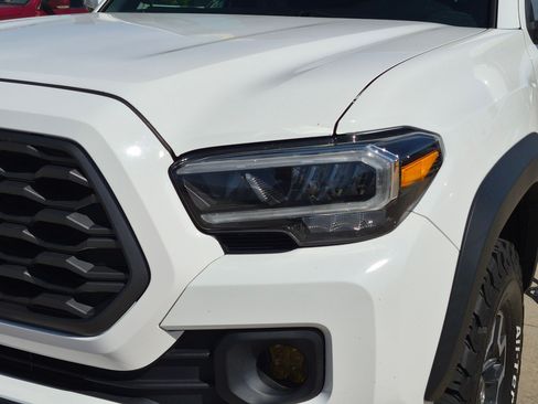 Used 2022 Toyota Tacoma TRD Off-Road w/ TRD Premium Off Road Package AWD/4WD image 11