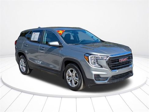 Used 2024 GMC Terrain SLE image 2