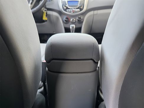Used 2013 Hyundai Accent SE image 16