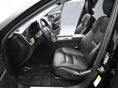 Used 2021 Volvo XC60 T5 Momentum w/ Premium Package image 9