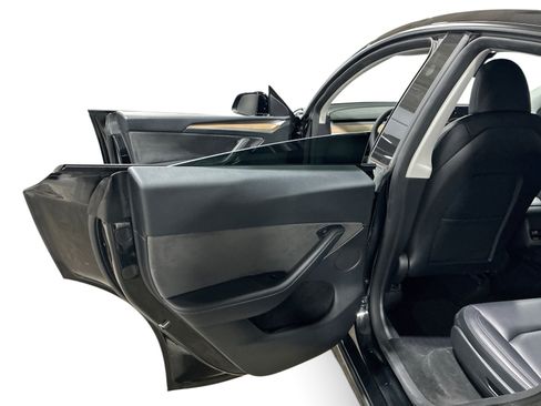 Certified 2023 Tesla Model Y Long Range AWD/4WD image 10