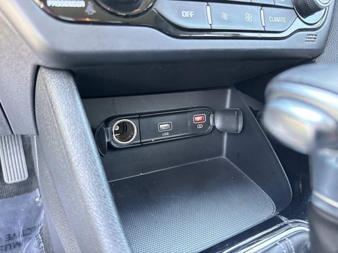 Used 2021 Kia Niro LXS FWD image 30