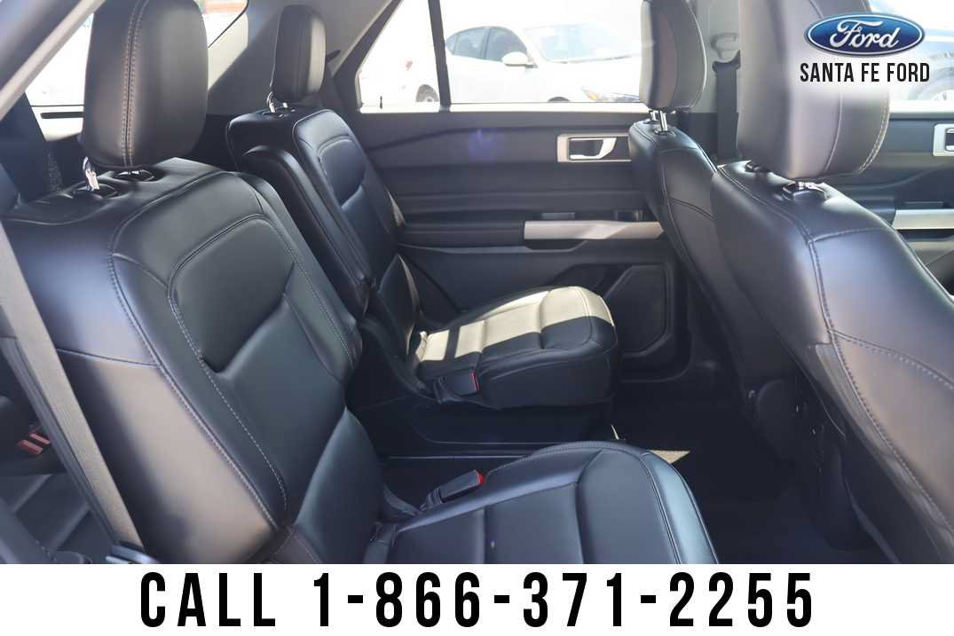 Used 2024 Ford Explorer XLT w/ Equipment Group 202A AWD/4WD image 31