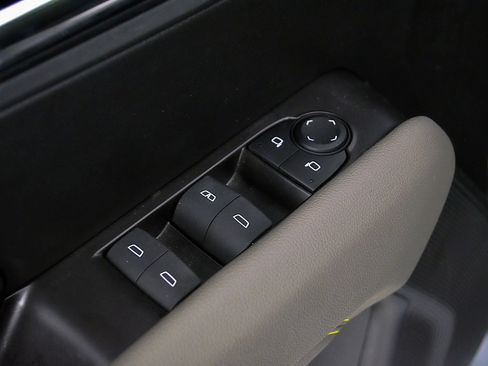 Used 2025 Chevrolet Colorado ZR2 w/ Technology Package AWD/4WD image 15