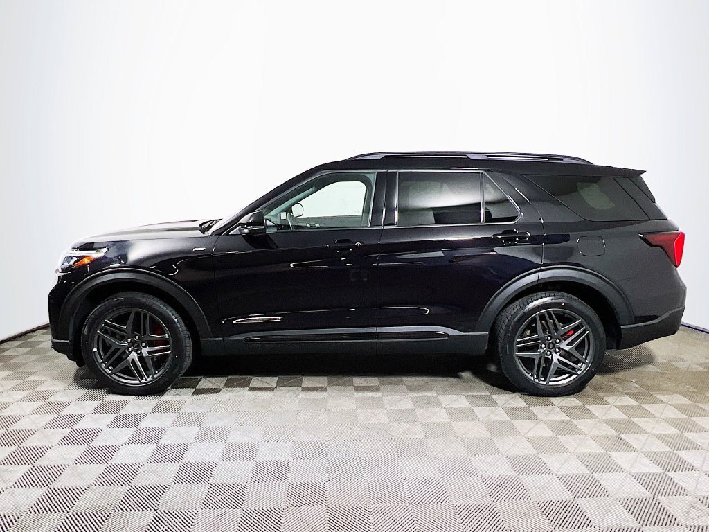 Used 2025 Ford Explorer ST-Line w/ ST-Line Street Pack AWD/4WD image 4