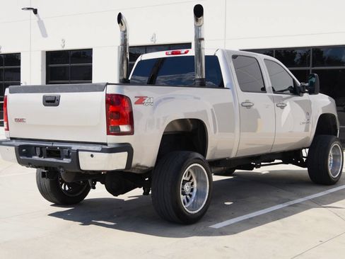 Used 2009 GMC Sierra 2500 SLT w/ SLT Convenience Package image 8