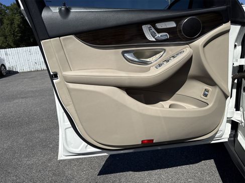 Used 2016 Mercedes-Benz GLC 300 image 31