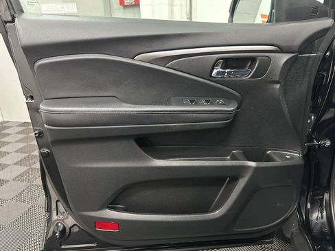 Used 2022 Honda Pilot Sport image 17