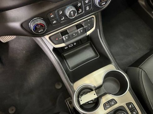 Used 2024 GMC Terrain Denali w/ Black Diamond Edition AWD/4WD image 23