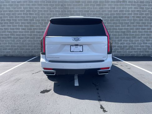 Used 2022 Cadillac Escalade Premium Luxury Platinum image 4