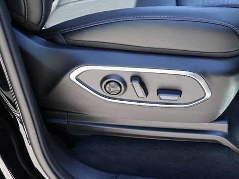 New 2025 Jeep Wagoneer L Series II w/ Premium Group I image 10