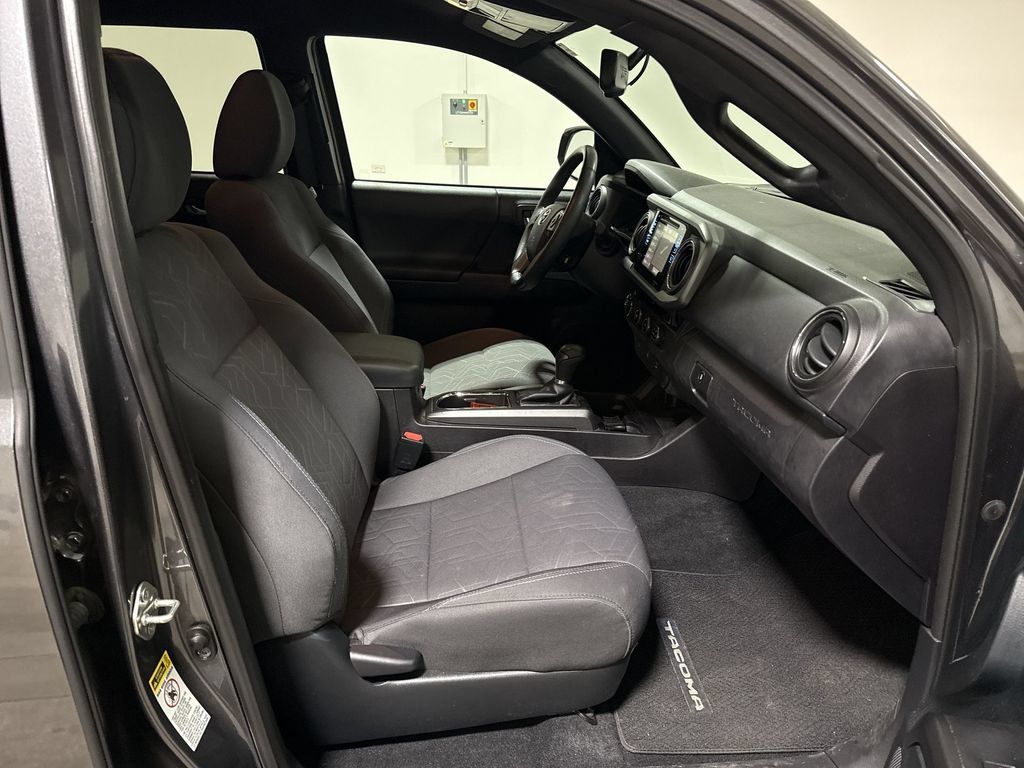 Used 2016 Toyota Tacoma TRD Sport w/ Towing Package AWD/4WD image 21