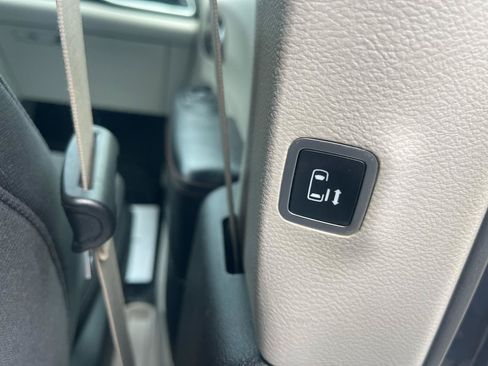 Used 2019 Chrysler Pacifica Touring Plus w/ Cold Weather Group FWD image 26