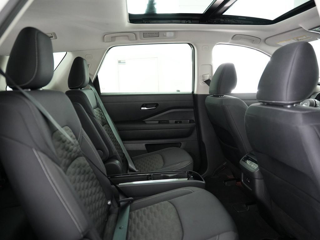Used 2022 Nissan Pathfinder SV w/ SV Premium Package AWD/4WD image 39