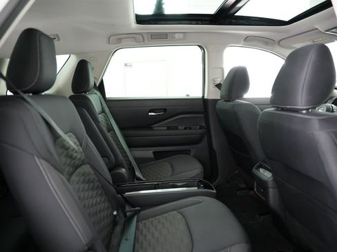 Used 2022 Nissan Pathfinder SV w/ SV Premium Package AWD/4WD image 39