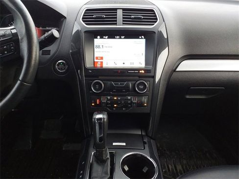 Used 2017 Ford Explorer XLT w/ Equipment Group 202A image 11